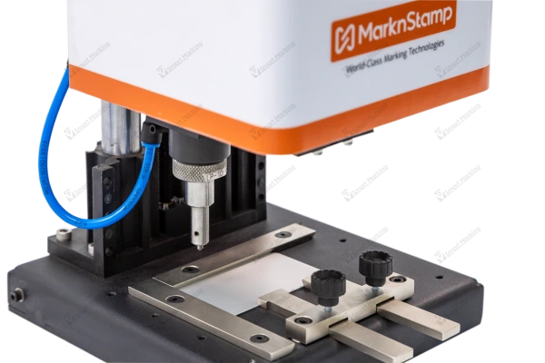Купить simple marker настольный пневматический маркиратор, окно 100х70 по металлу MarknStamp по низким ценам в Смарт Маркинг